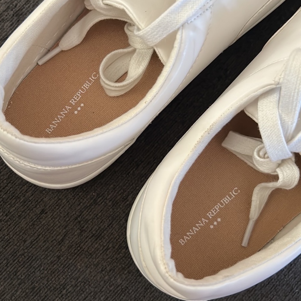 NWOT Womens Banana Republic Perforated Sneakers - Picture 2 of 11